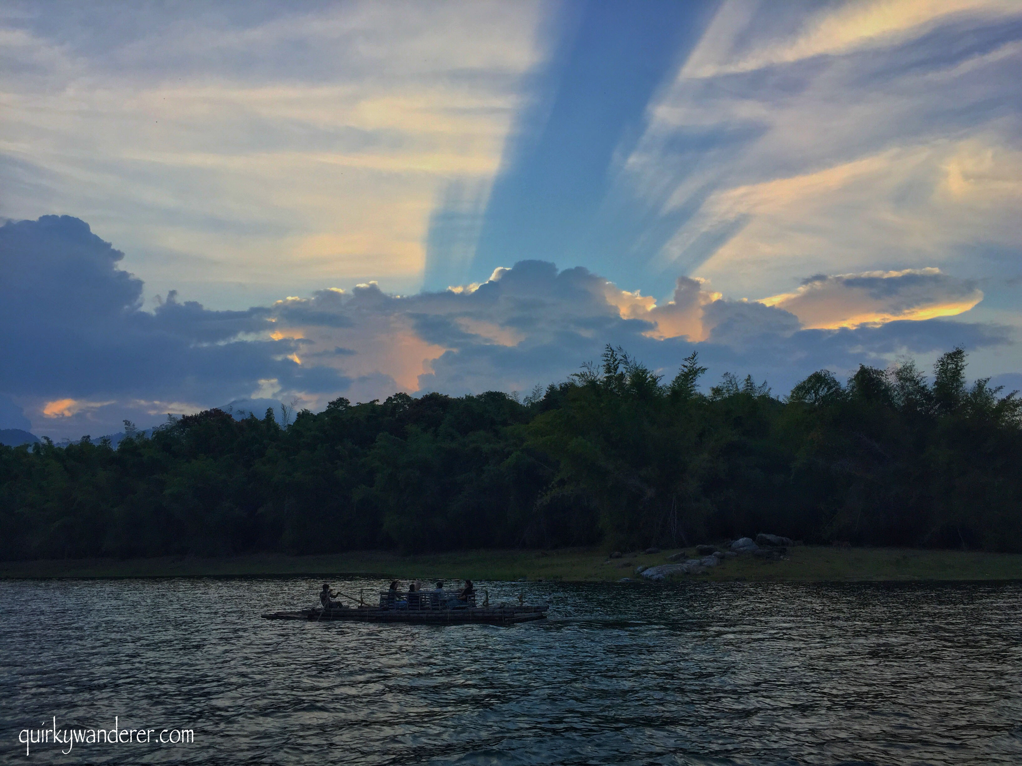 god's rays at the Parambikulam lake